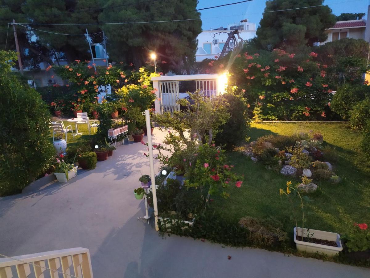 Finikas Rooms Agia Marina  Exterior foto