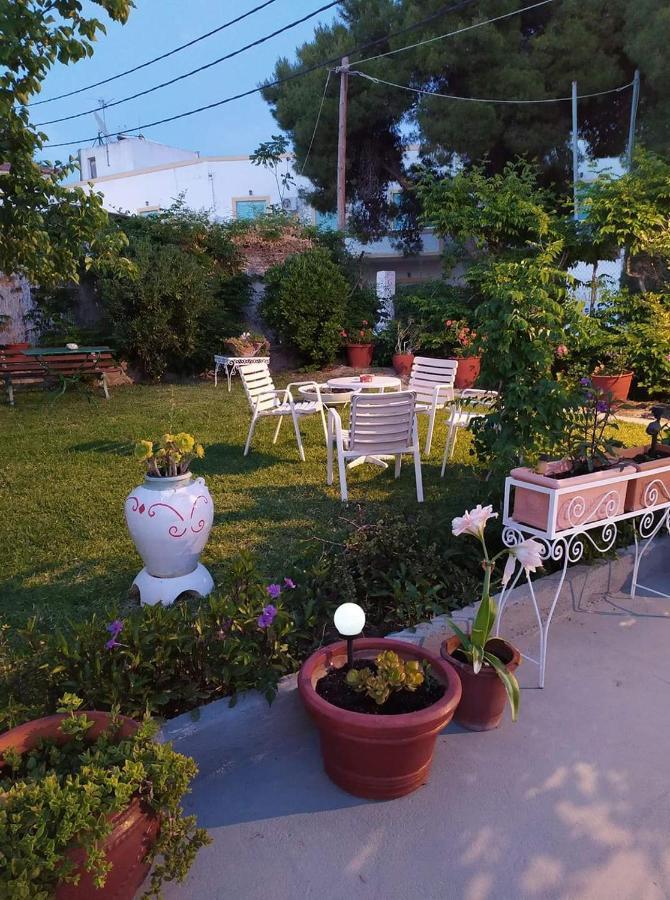 Finikas Rooms Agia Marina  Exterior foto