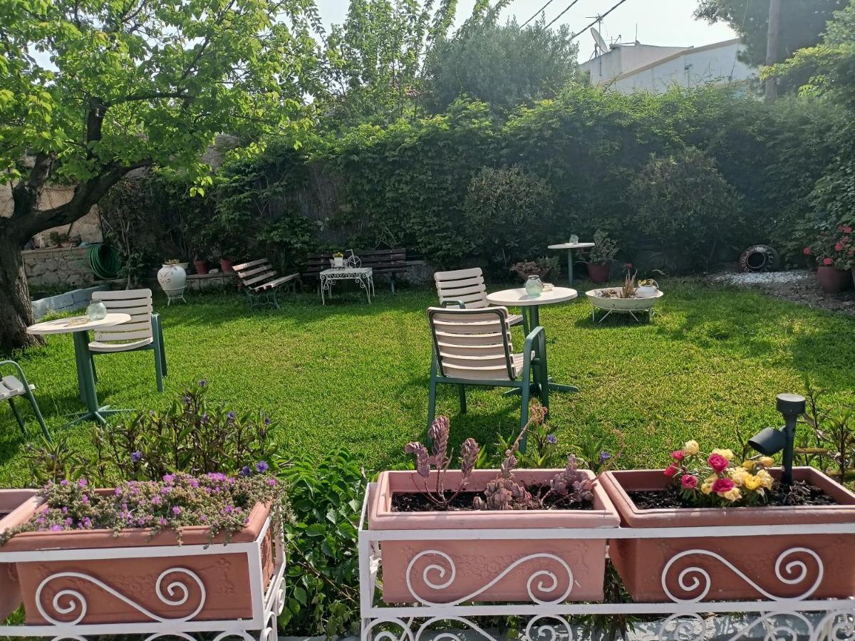 Finikas Rooms Agia Marina  Exterior foto