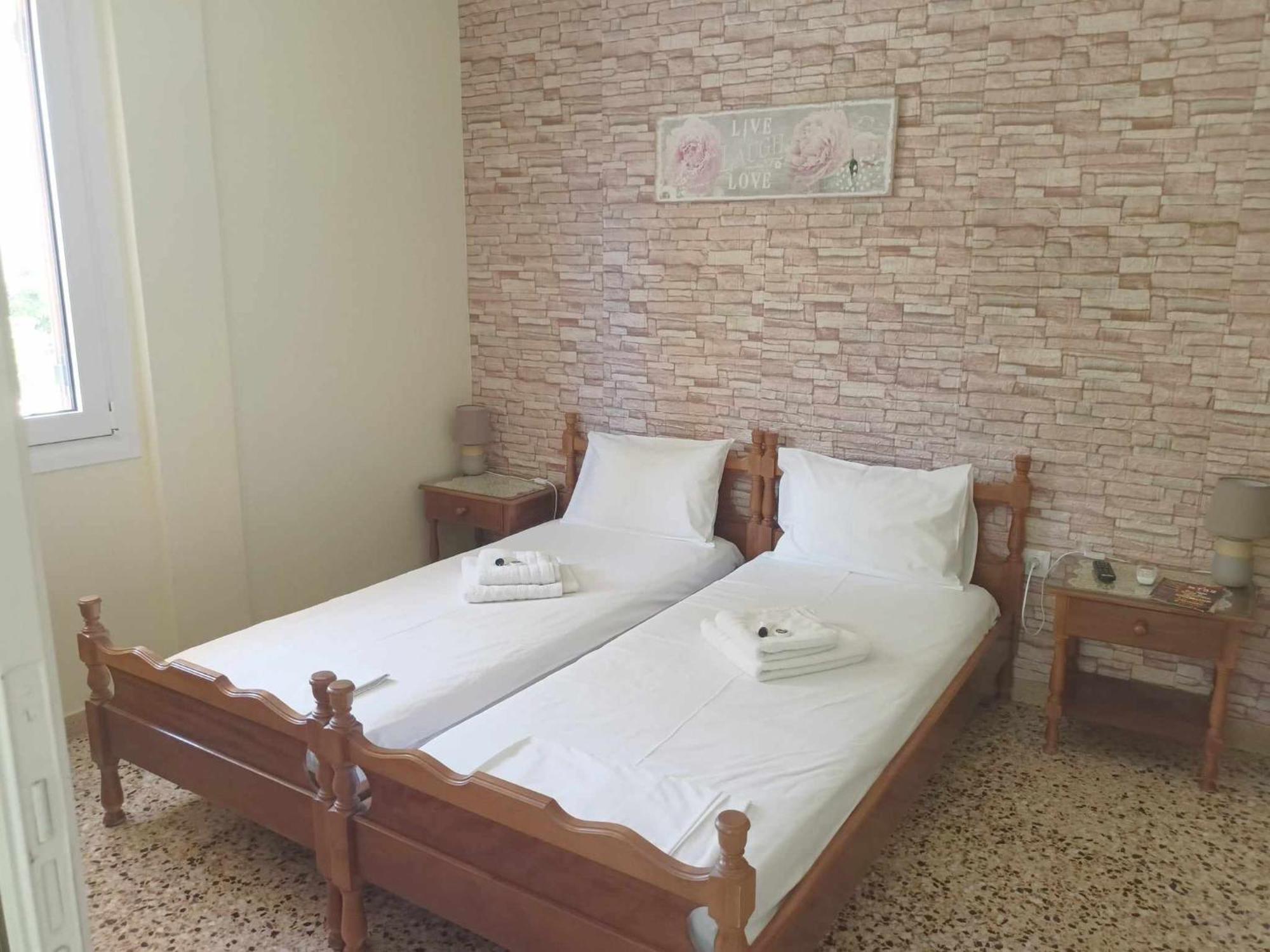 Finikas Rooms Agia Marina  Exterior foto