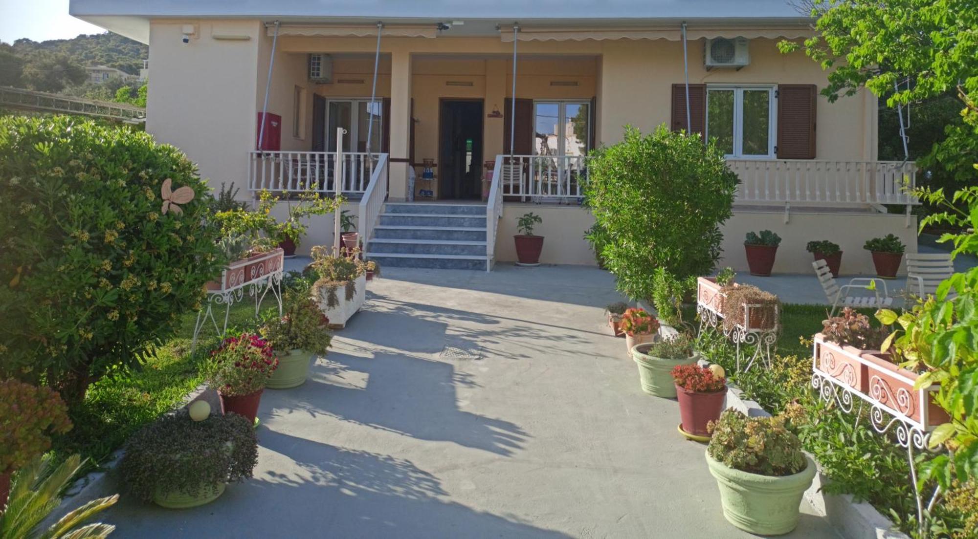 Finikas Rooms Agia Marina  Exterior foto