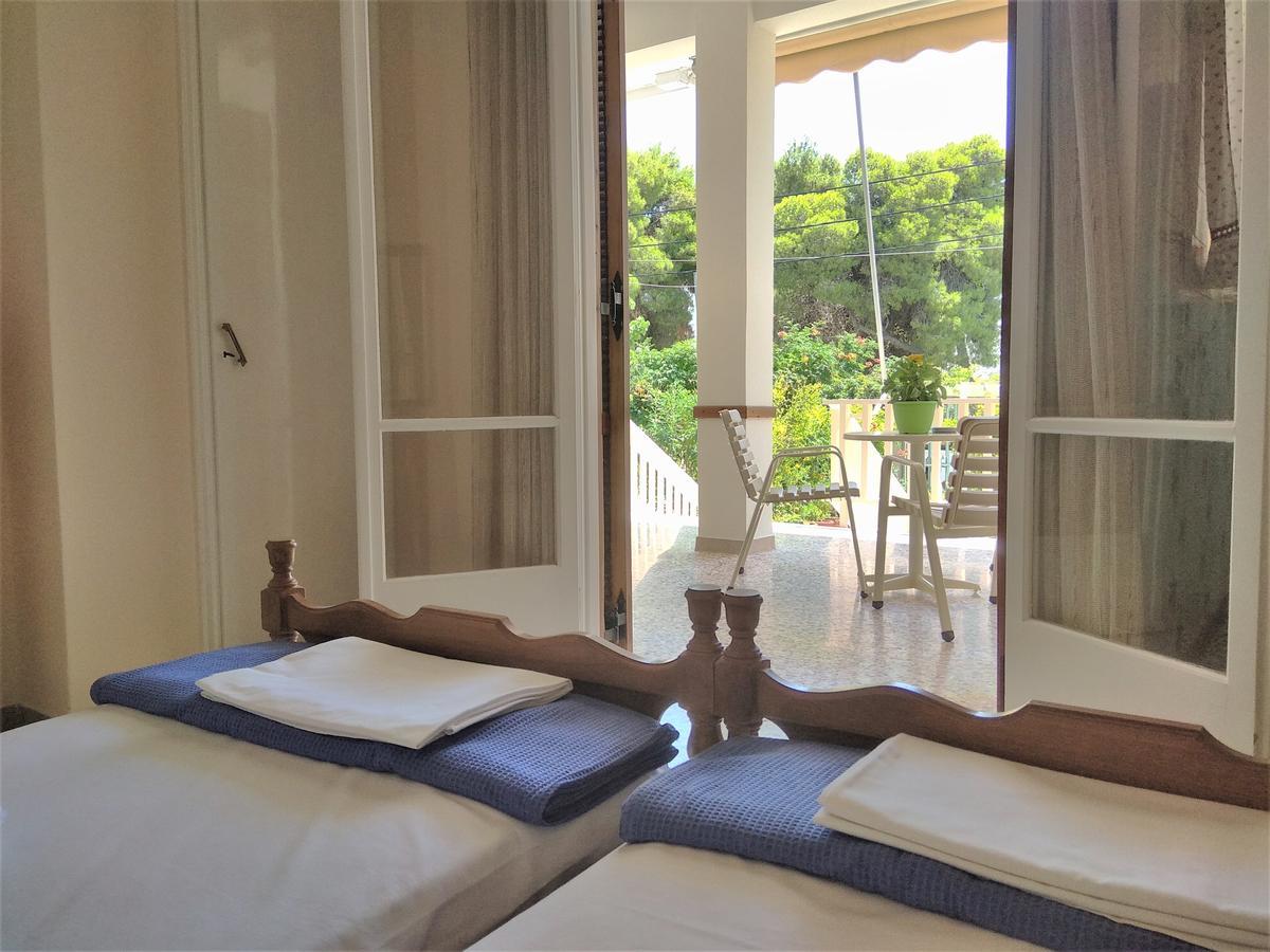 Finikas Rooms Agia Marina  Exterior foto