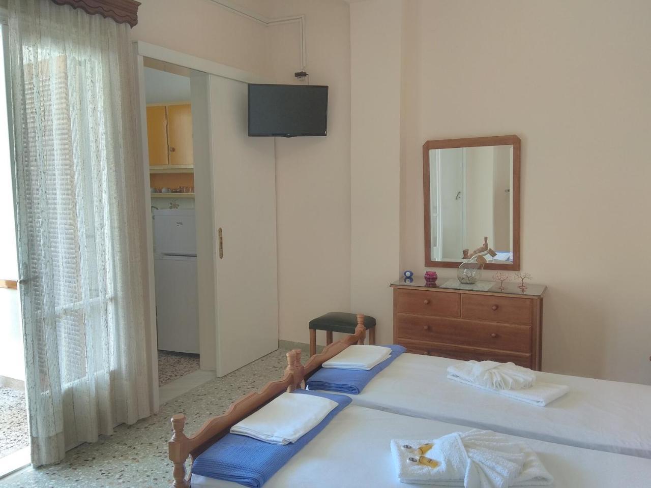 Finikas Rooms Agia Marina  Exterior foto