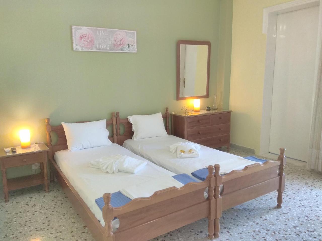 Finikas Rooms Agia Marina  Exterior foto