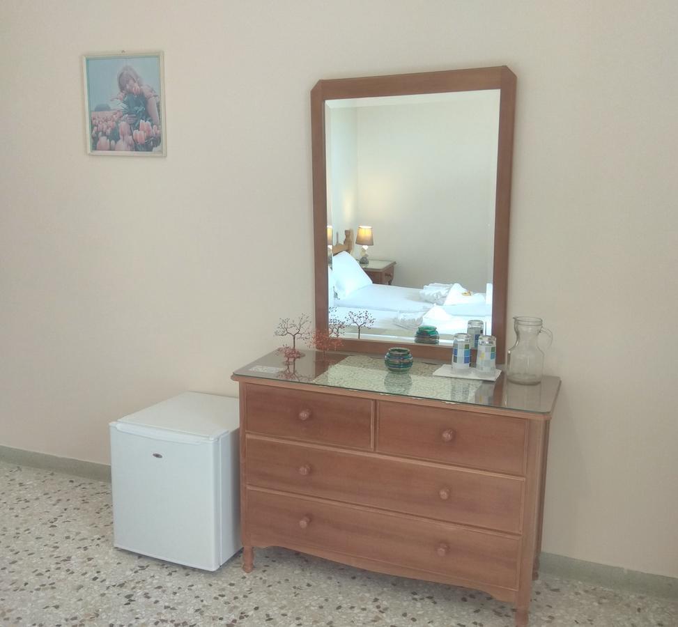 Finikas Rooms Agia Marina  Exterior foto