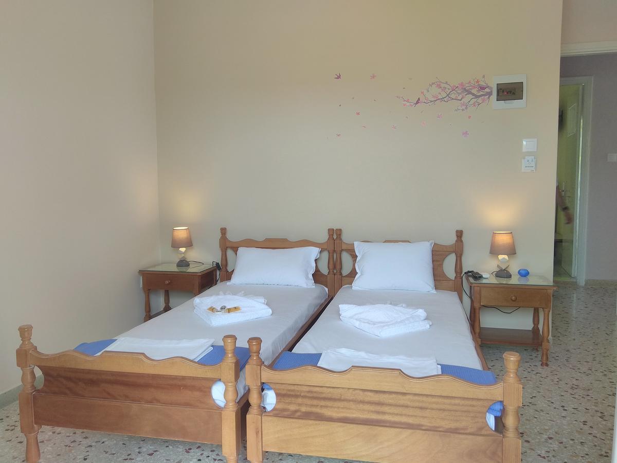 Finikas Rooms Agia Marina  Exterior foto
