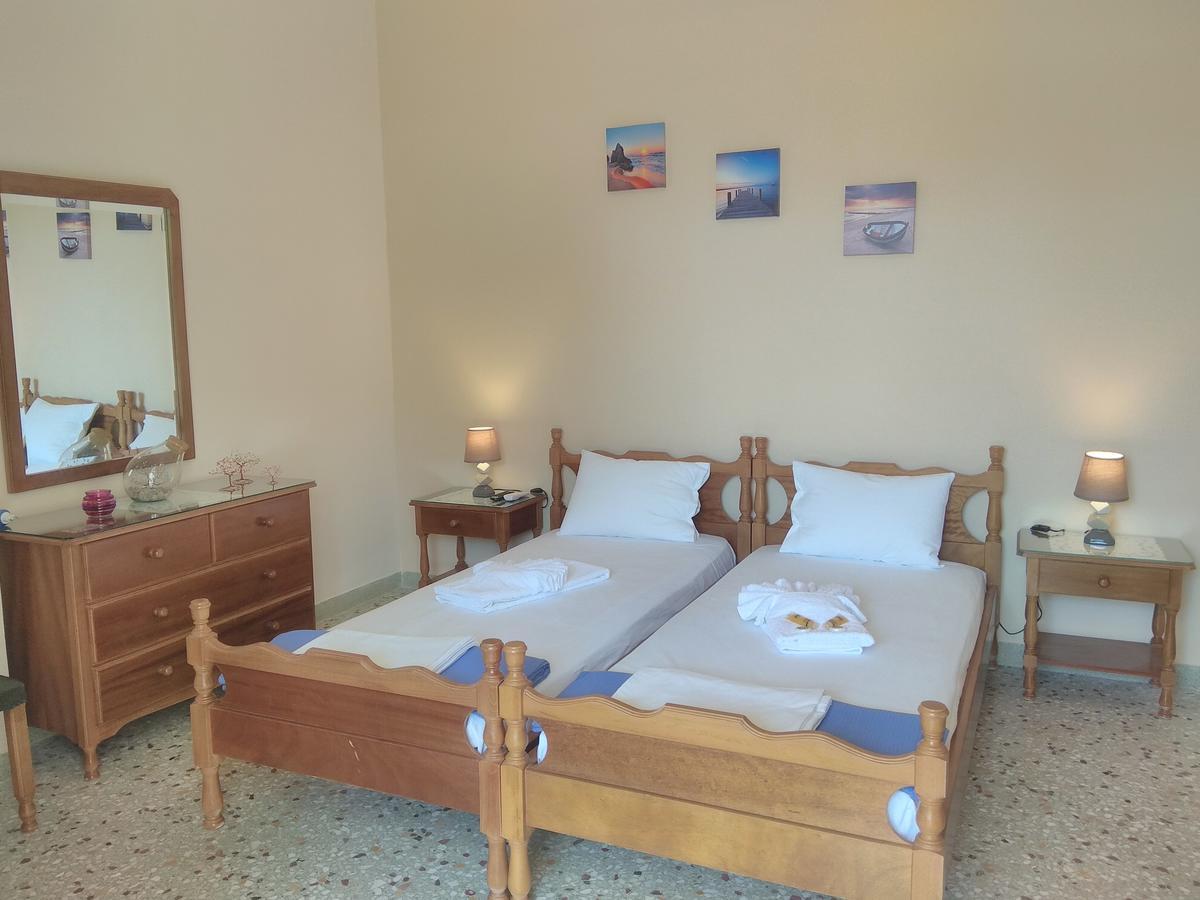 Finikas Rooms Agia Marina  Exterior foto